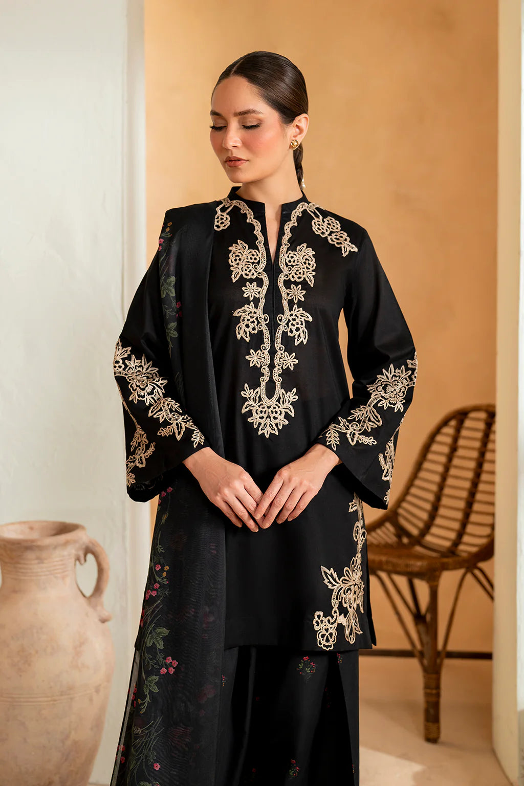 IZNIK - 3PC LAWN EMBROIDERED SHIRT WITH CHIFFON PRINTED DUPATTA AND TROUSER - HML2881