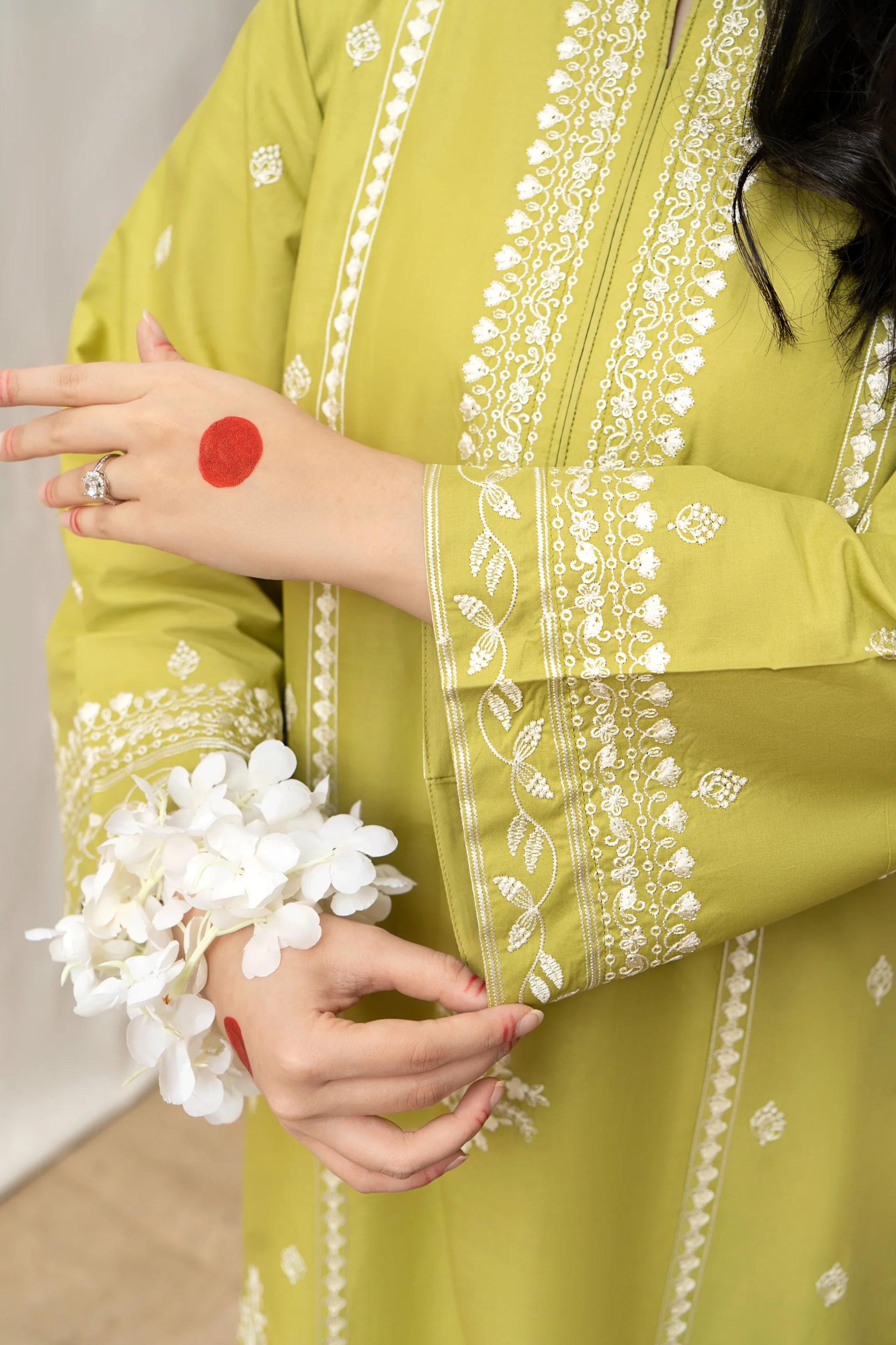 URGE - 3PC LAWN EMBROIDERED SHIRT WITH MANAAR PRINTED DUPATTA AND EMBROIDERED TROUSER - HZG3005