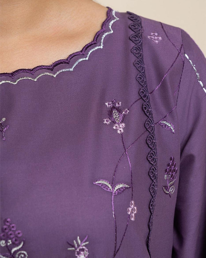 Grace S1402 - Embroidered 3pc Lawn Dress With Printed Voile Dupatta.