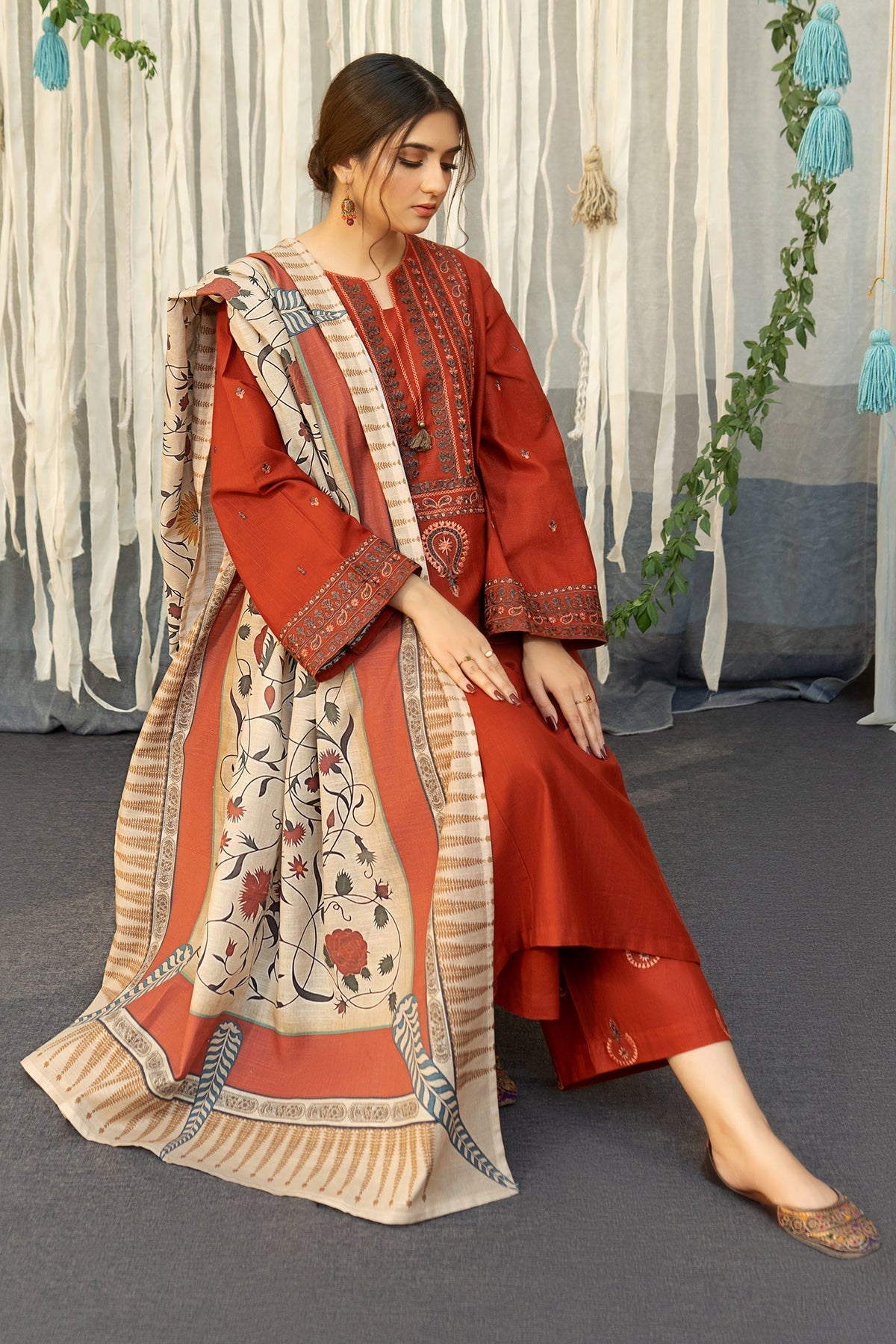 URGE - 3PC LAWN EMBROIDERED SHIRT WITH MANAAR PRINTED DUPATTA AND TROUSER - HZG1441
