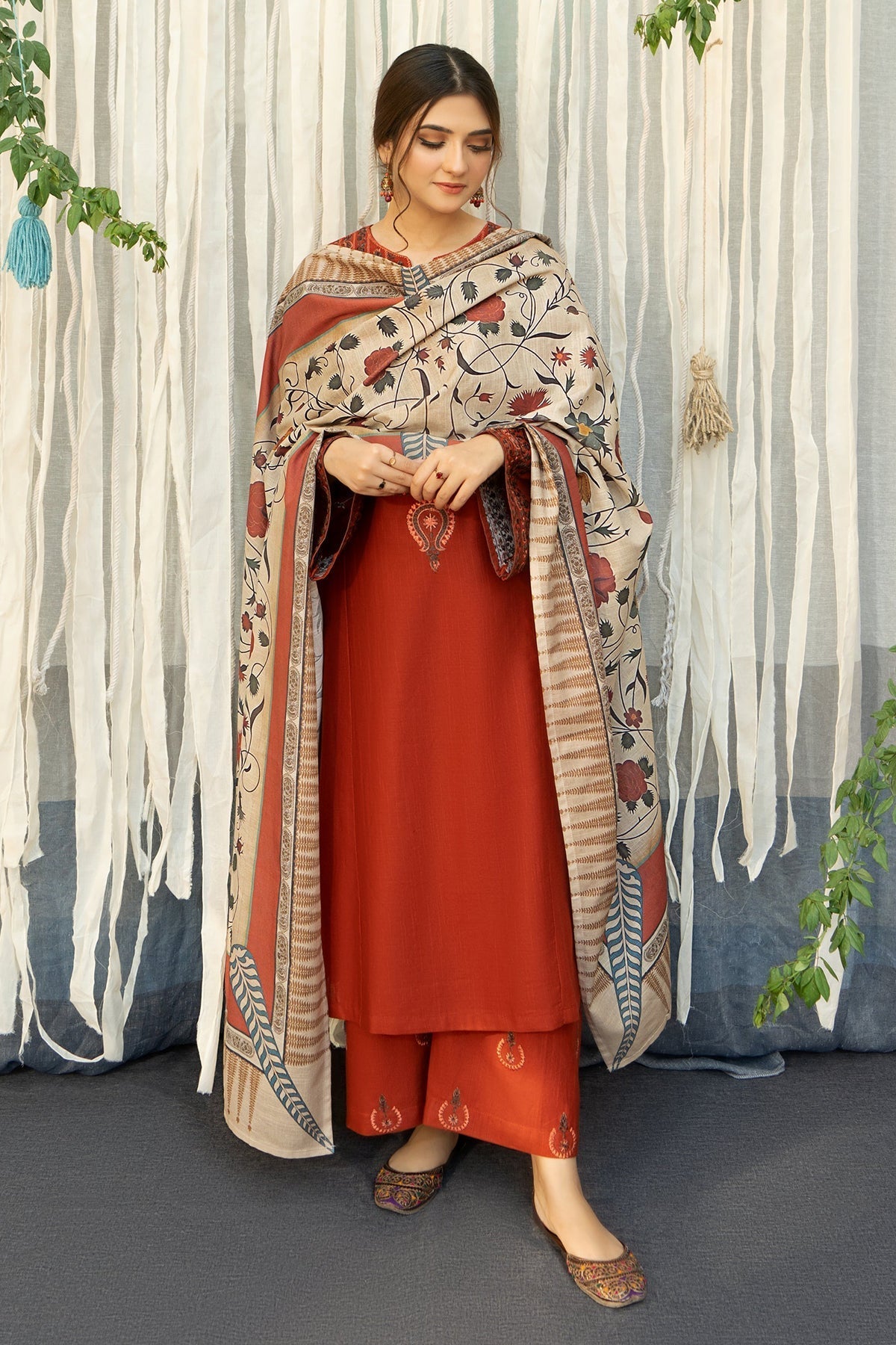 URGE - 3PC LAWN EMBROIDERED SHIRT WITH MANAAR PRINTED DUPATTA AND TROUSER - HZG1441