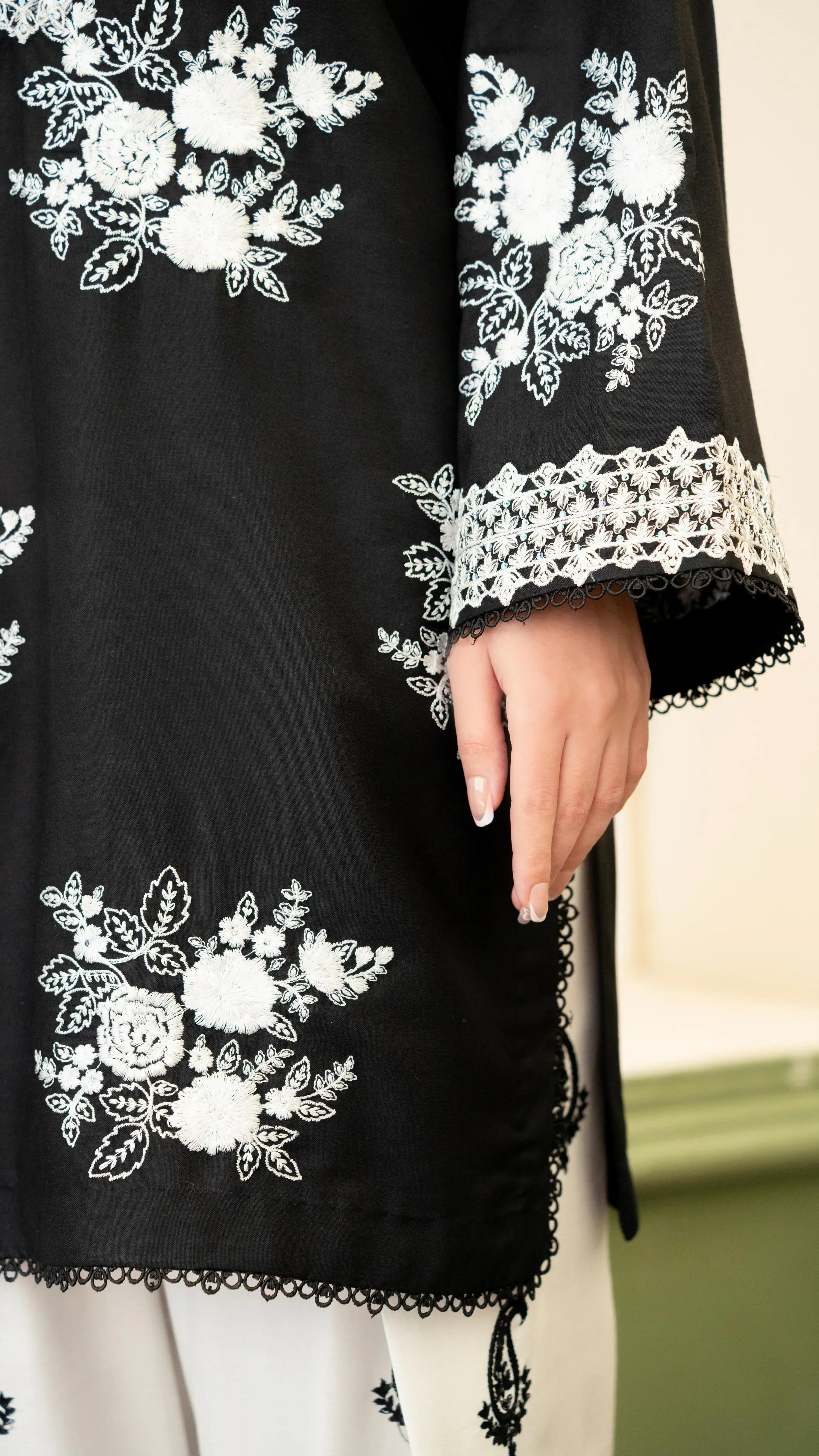 MARIA.B - 3PC LAWN EMBROIDERED SHIRT WITH CHIFFON PRINTED DUPATTA AND TROUSER - HZG2989