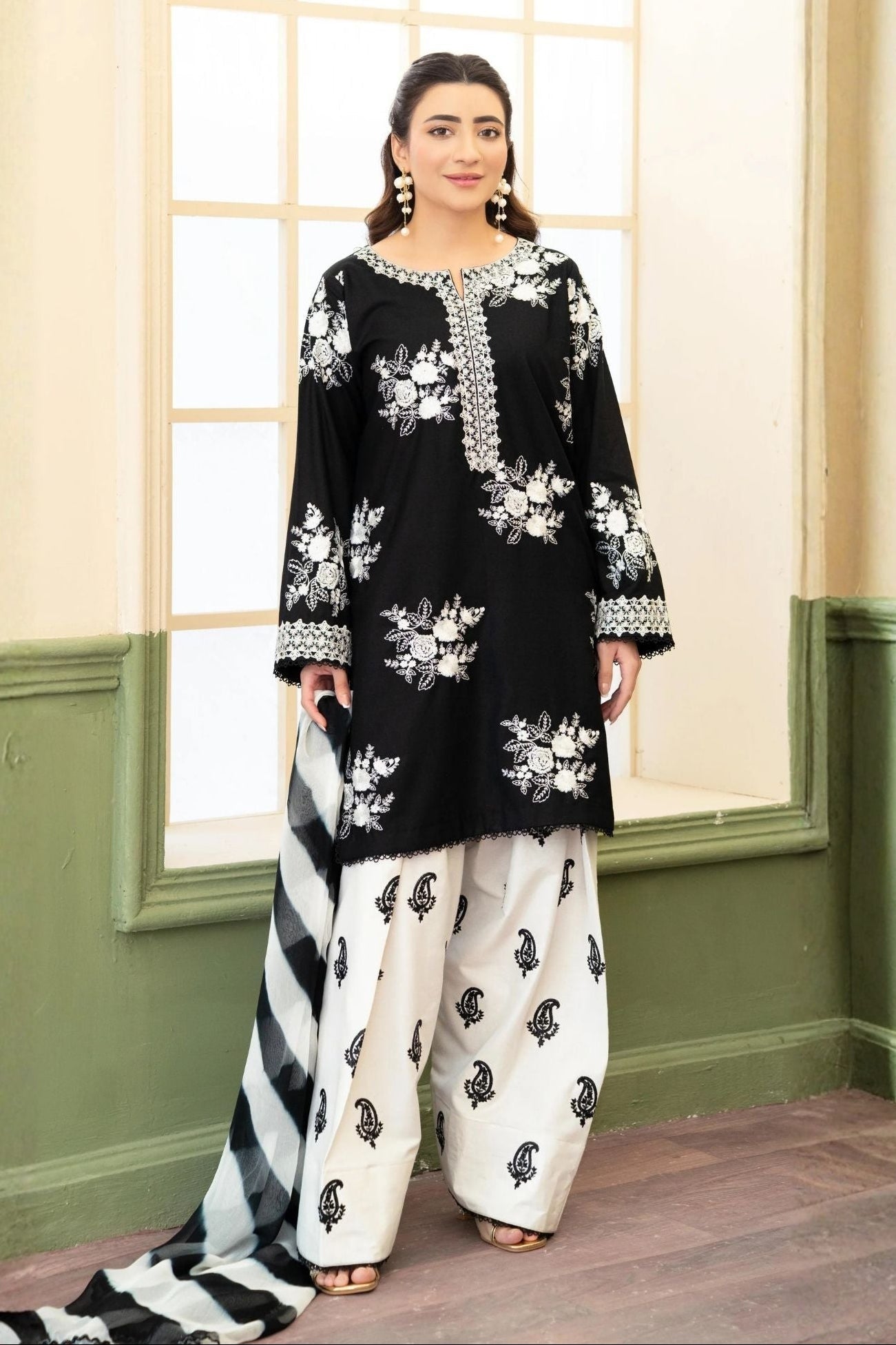 MARIA.B - 3PC LAWN EMBROIDERED SHIRT WITH CHIFFON PRINTED DUPATTA AND TROUSER - HZG2989