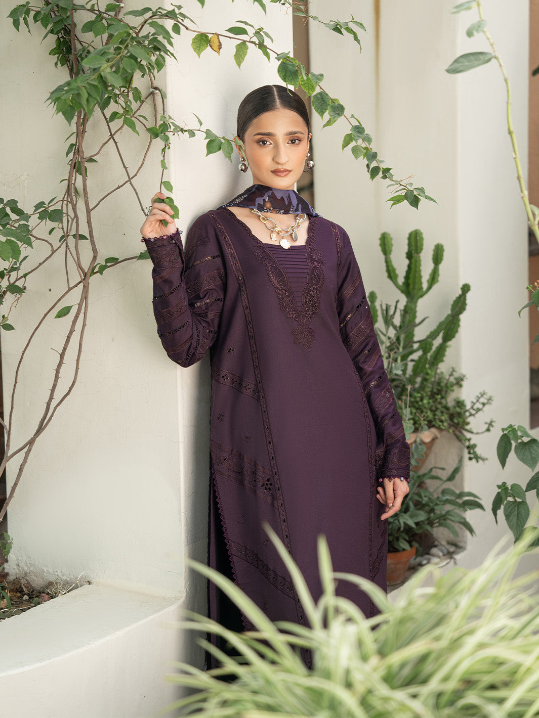 Mahjabeen - Dhanak 3-Piece Unstitched Embroidered Suit