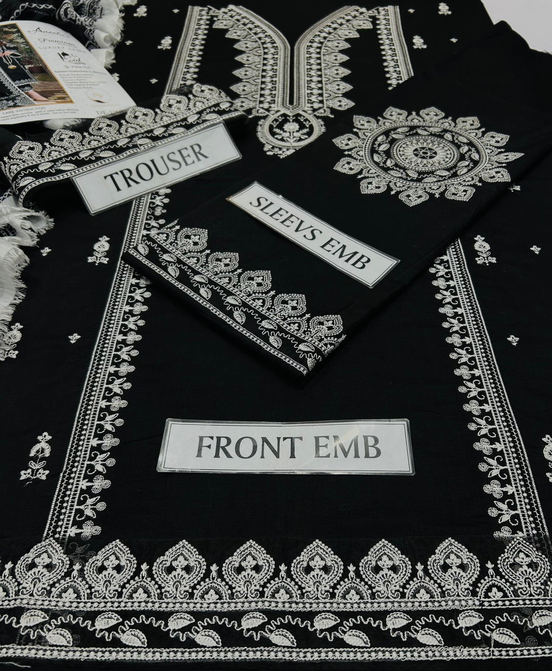 Aneela's - Dhanak 3-Piece Unstitched Embroidered Suit